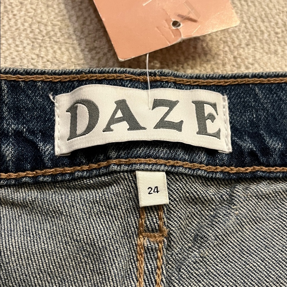 Daze High-Rise Women's Blue Denim Jeans — Distressed Hem - Picture 2 of 10